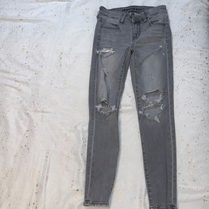 Women’s light gray mid rise jeans